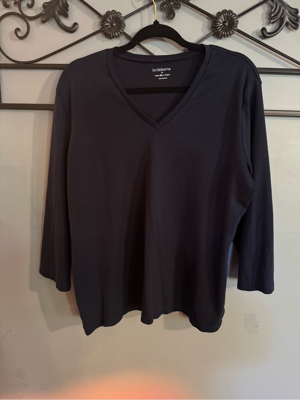 Liz Claiborne Black V-Neck Long Sleeve Tee